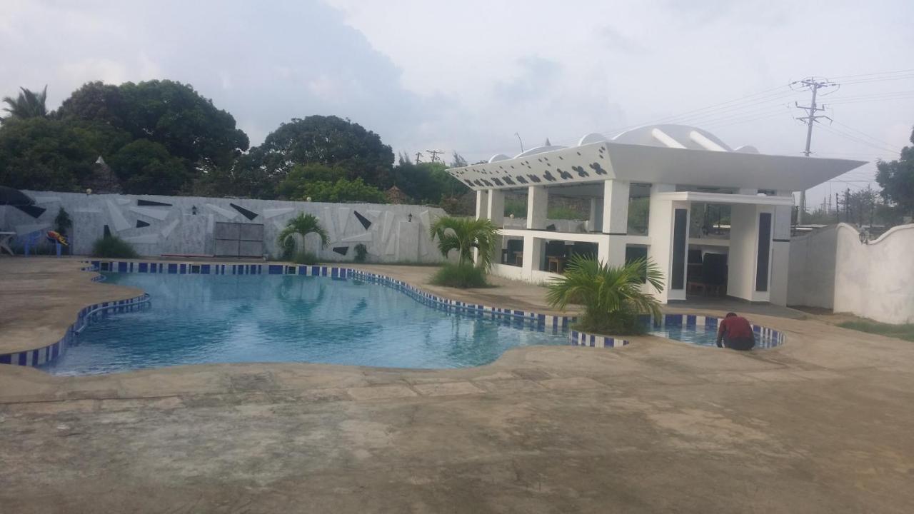 أوكوندا Peacock Park Hotel المظهر الخارجي الصورة